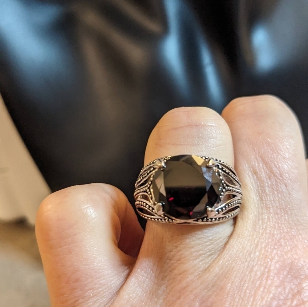 Premier Designs Silver Tone Ruby Crystal Ring‎